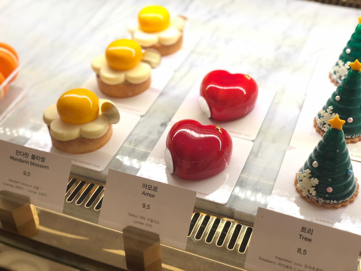 係眼鏡鋪同時又係一間咖啡廳？弘大「CARIN LOUNGE」探訪記，超靚打卡風格但...甜品令人差強人意